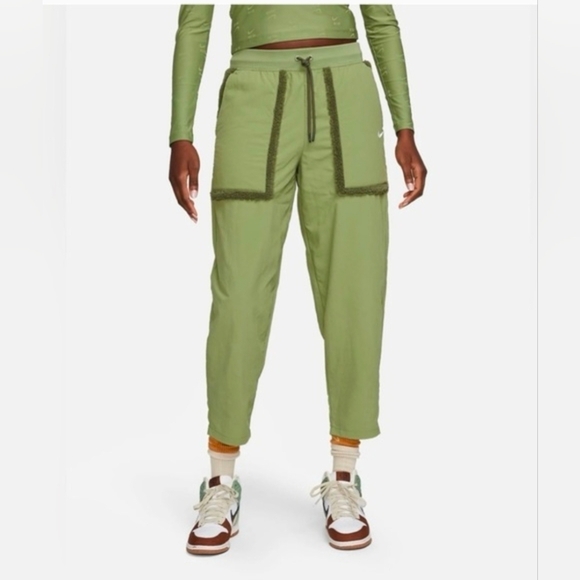 Nike Pants - NWT Nike Sherpa Lined Joggers
